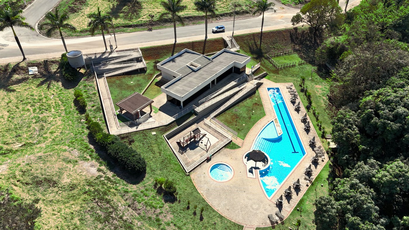 Vista aérea do Vitória Tennis Prime — área de lazer completa