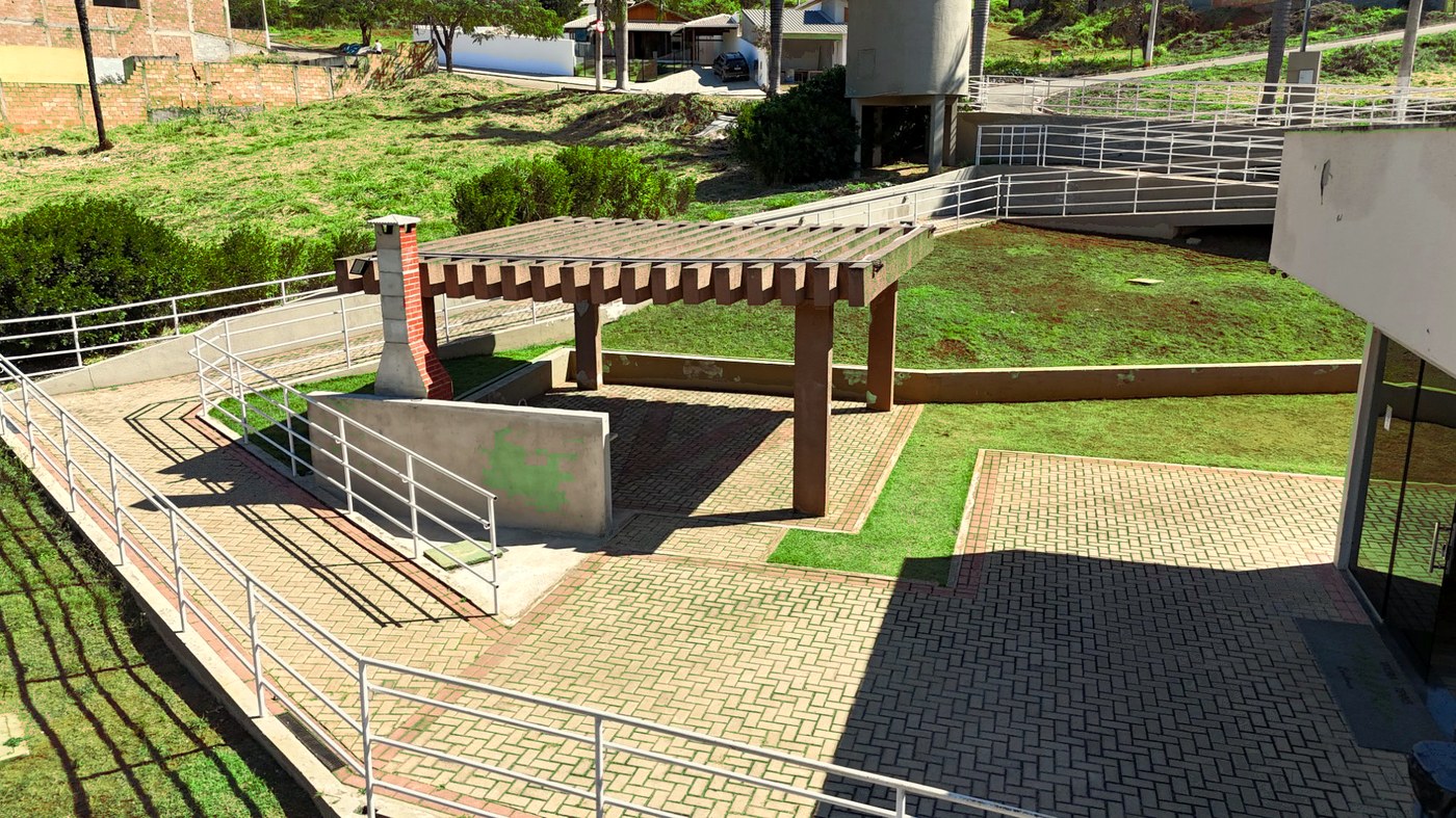 Área de churrasqueira e pergolado